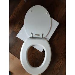 Heritage White Ash Standard brand new WC Seat and Cover with Chrome Hinge FWA101.