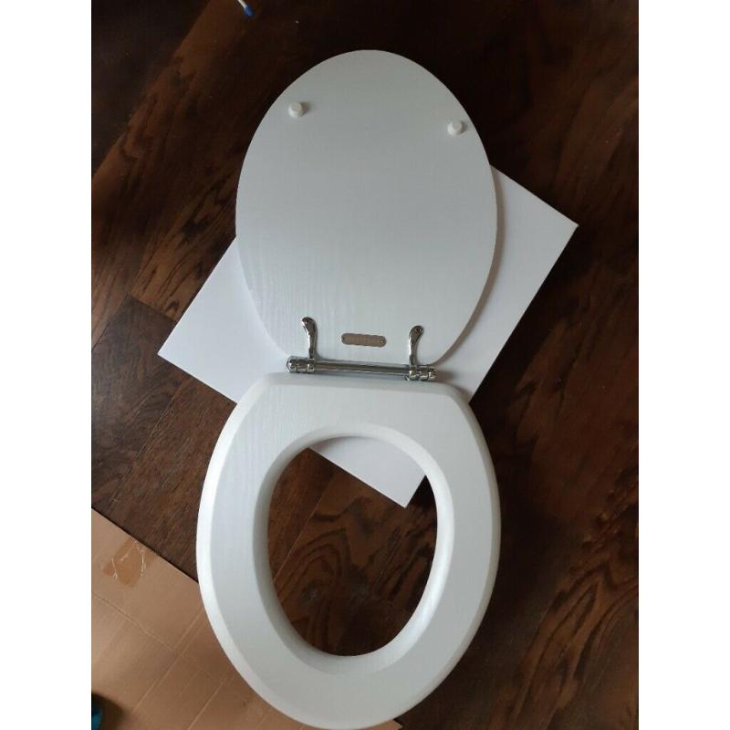 Heritage White Ash Standard brand new WC Seat and Cover with Chrome Hinge FWA101.