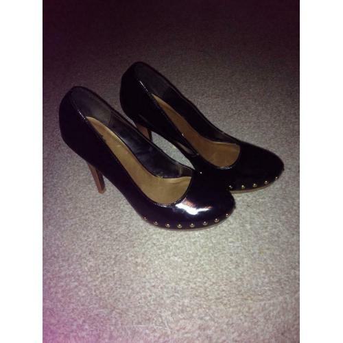 5 pairs size 5 shoes