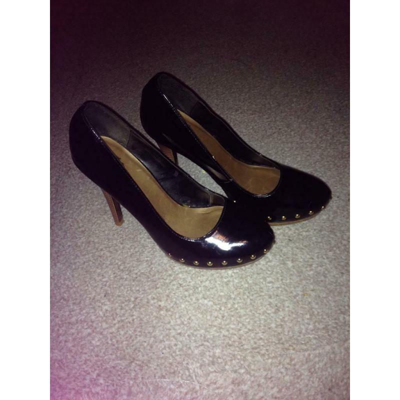 5 pairs size 5 shoes