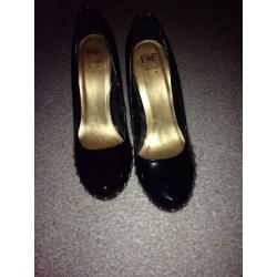 5 pairs size 5 shoes