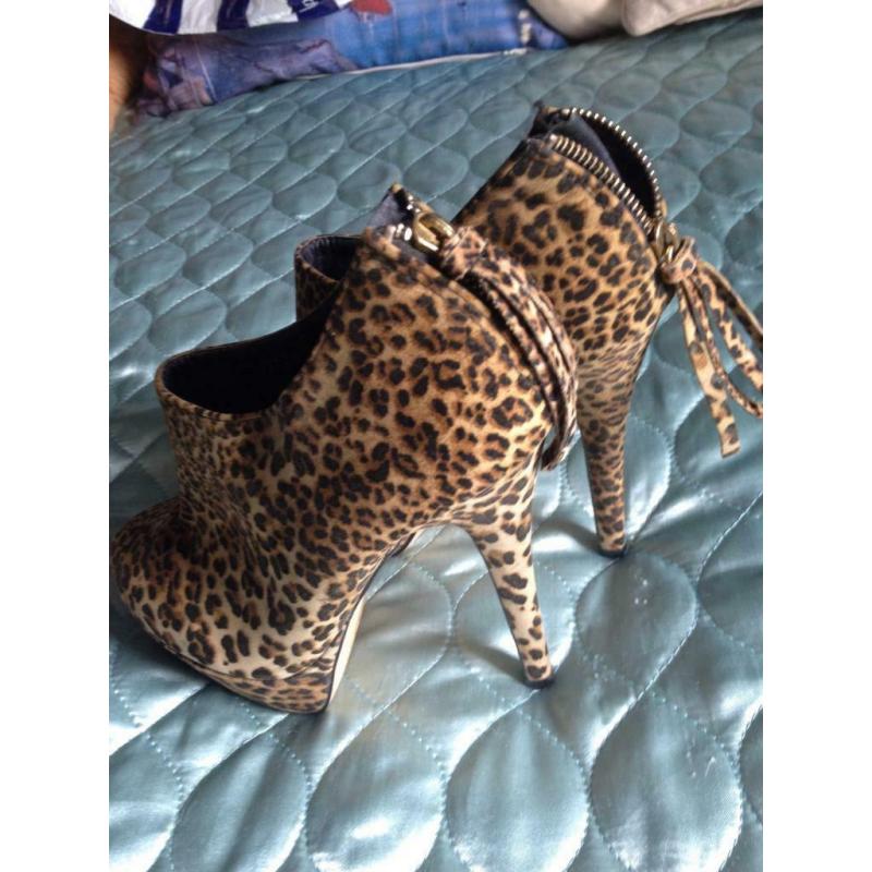 5 pairs size 5 shoes