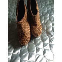 5 pairs size 5 shoes