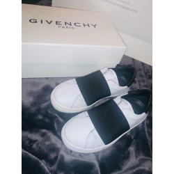 New in box Kids authentic Givenchy leather trainers. Size U.K. 11.5/Eu 30 ?150