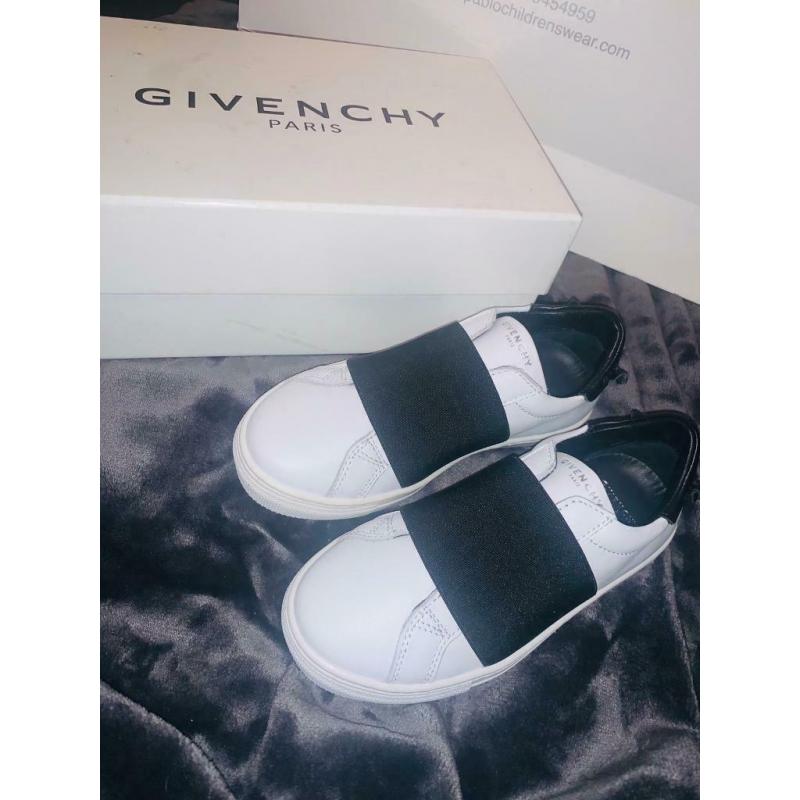New in box Kids authentic Givenchy leather trainers. Size U.K. 11.5/Eu 30 ?150
