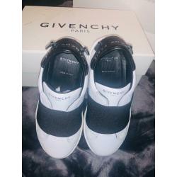New in box Kids authentic Givenchy leather trainers. Size U.K. 11.5/Eu 30 ?150