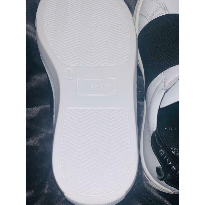 New in box Kids authentic Givenchy leather trainers. Size U.K. 11.5/Eu 30 ?150