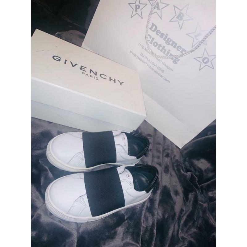 New in box Kids authentic Givenchy leather trainers. Size U.K. 11.5/Eu 30 ?150